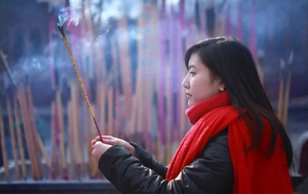 上香时先许愿还是先插香 3