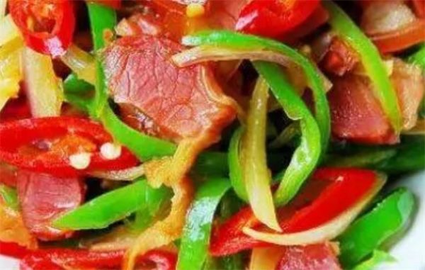 腊肉尖椒炒洋葱怎么做