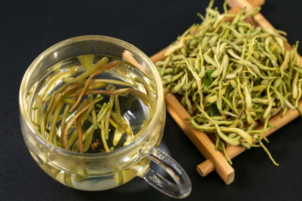 金银花泡水治什么