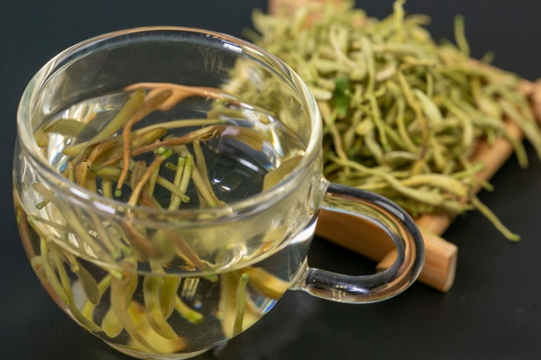 金银花泡水治什么