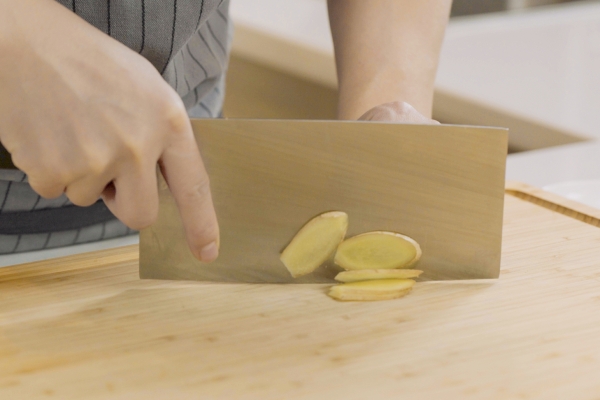 生姜擦头皮能生发吗